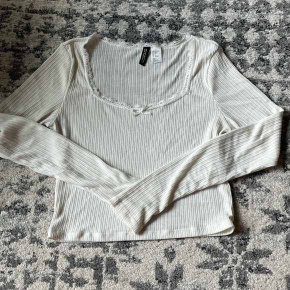 White lace top - Picture 1 of 1